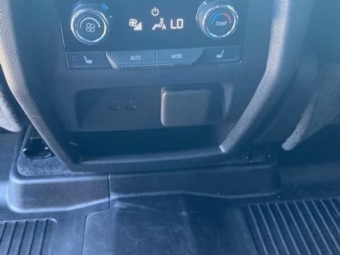 Used 2024 Chevrolet Traverse RS AWD/4WD image 37