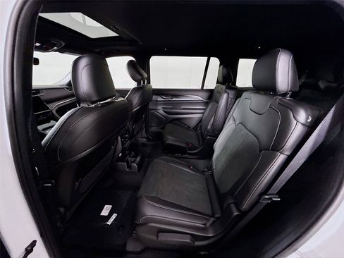 New 2025 Jeep Grand Cherokee L Altitude image 18