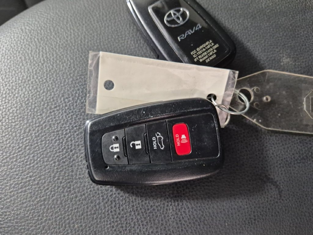 Used 2024 Toyota RAV4 XLE w/ Convenience Package FWD image 31
