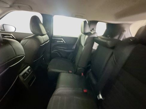 Used 2024 Mitsubishi Outlander SE FWD image 27
