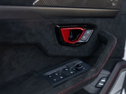Used 2023 Lamborghini Urus Performante AWD/4WD image 32