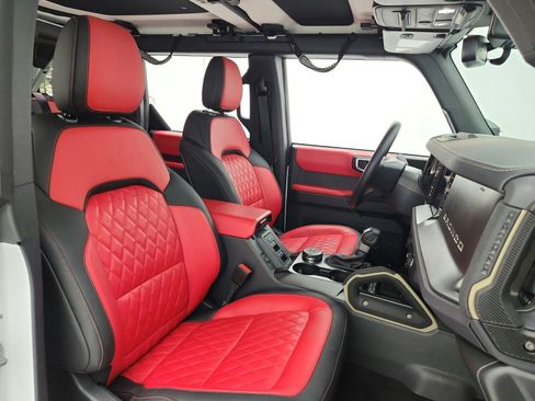 Used 2025 Ford Bronco Badlands image 25