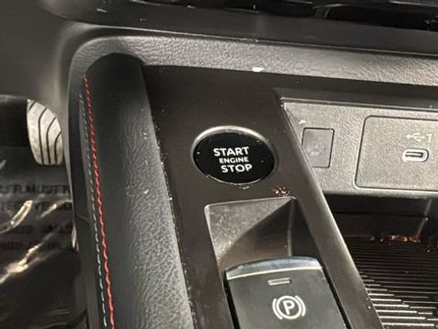 Certified 2025 Nissan Kicks SR image 23