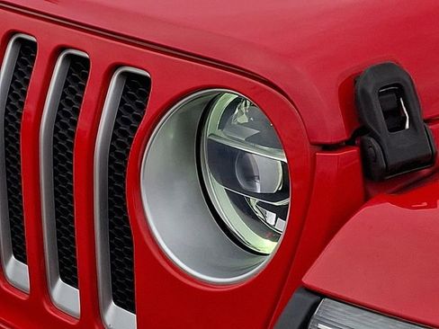 Used 2018 Jeep Wrangler Unlimited Sahara image 29