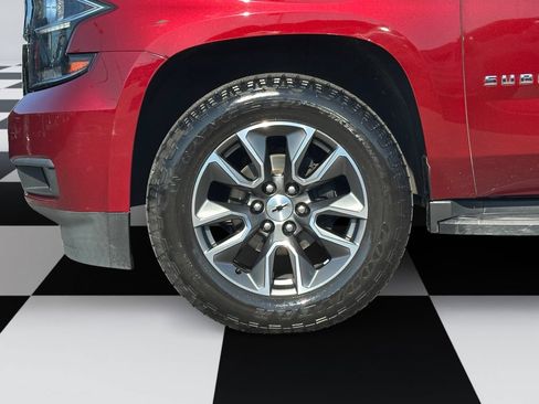 Used 2020 Chevrolet Suburban LT RWD image 14