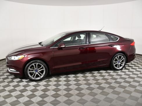 Used 2017 Ford Fusion SE w/ Equipment Group 201A FWD image 9