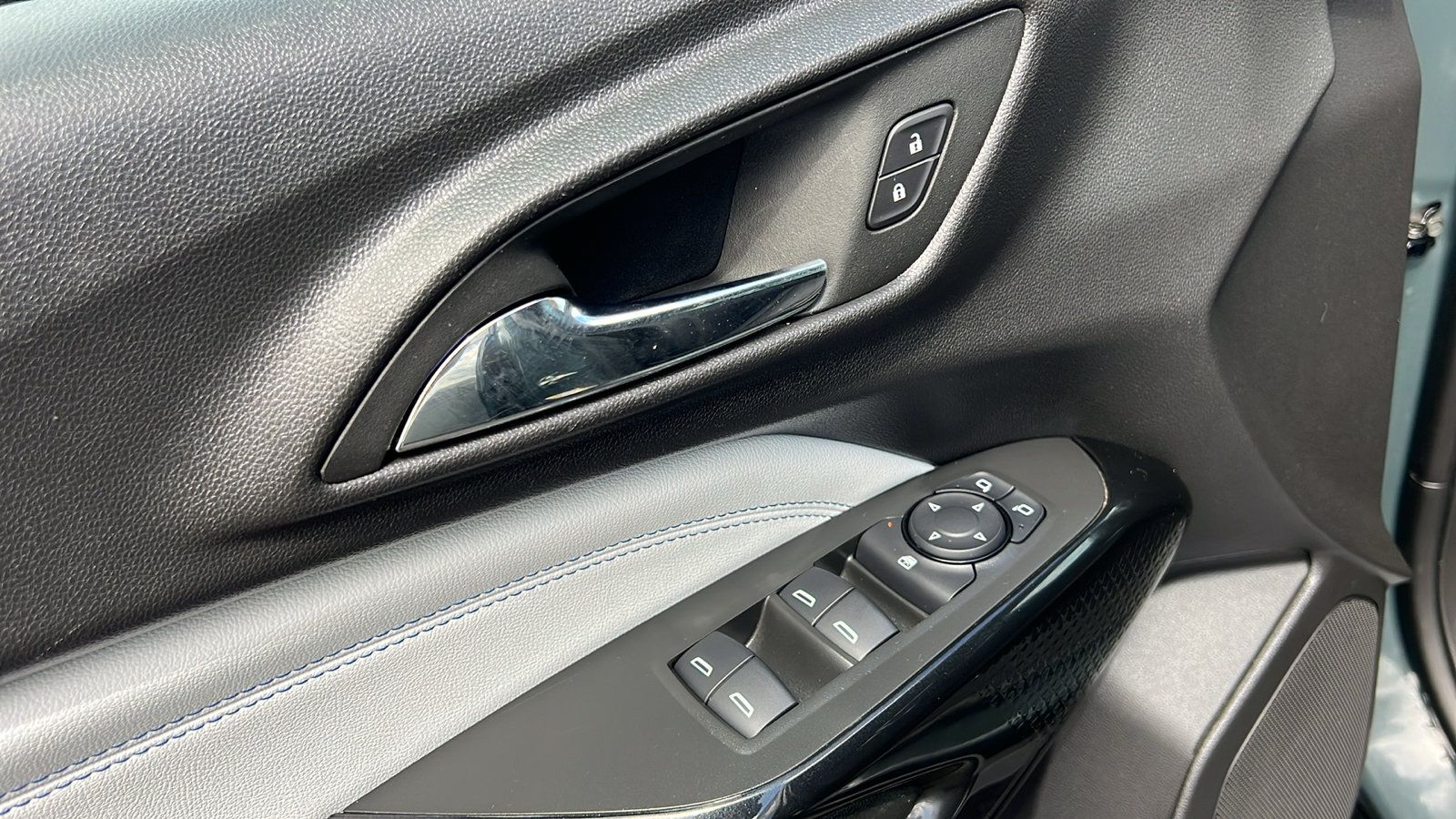 Certified 2025 Chevrolet Trax LT FWD image 16