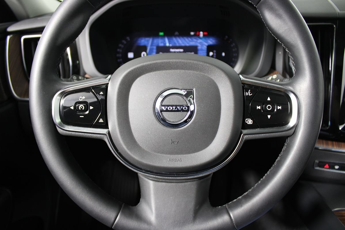 Used 2023 Volvo XC60 B5 Plus w/ Climate Package FWD image 11