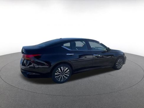 Used 2025 Nissan Altima 2.5 SV image 15