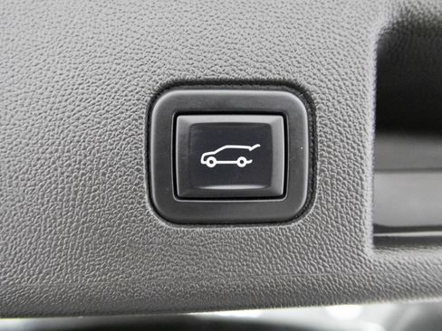 Used 2022 Chevrolet Equinox RS w/ RS Leather Package FWD image 40