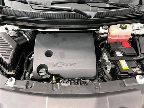Used 2023 Chevrolet Traverse LT FWD image 11