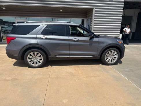 Used 2022 Ford Explorer Limited w/ Equipment Group 301A RWD image 5