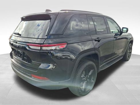 New 2025 Jeep Grand Cherokee Limited w/ Black Appearance Package AWD/4WD image 7