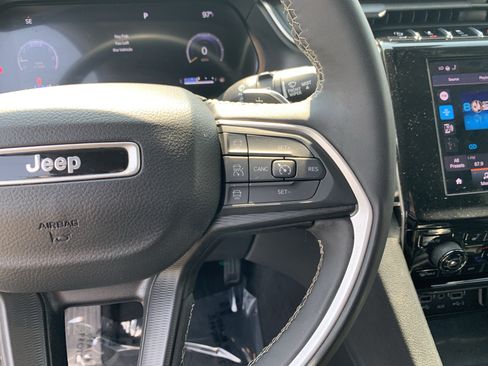 Certified 2023 Jeep Grand Cherokee Laredo w/ Luxury Tech Group I RWD image 21