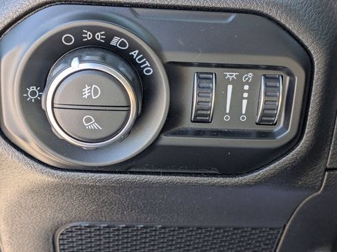 Used 2021 Jeep Gladiator Rubicon w/ Cold Weather Group AWD/4WD image 16