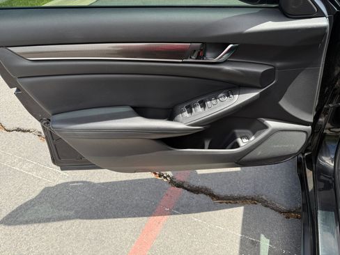 Used 2022 Honda Accord Sport image 9