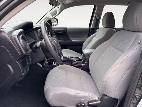 Used 2017 Toyota Tacoma SR w/ Tow Package image 9