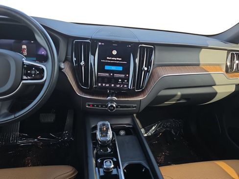 Used 2022 Volvo XC60 B5 Inscription AWD/4WD image 12