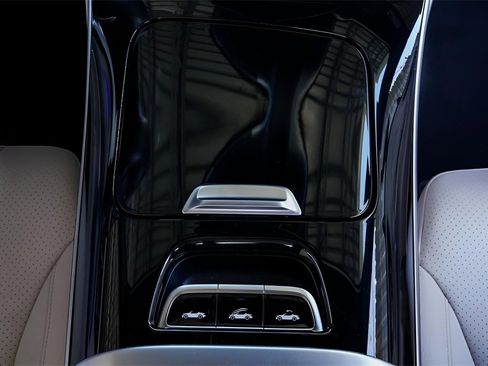 Used 2024 Mercedes-Benz CLE 300 4MATIC Cabriolet image 60