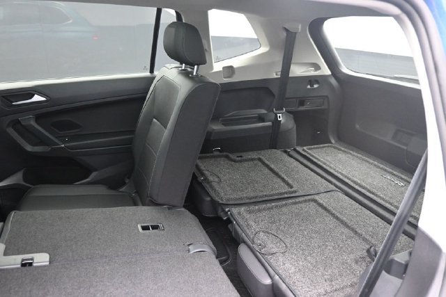 Used 2020 Volkswagen Tiguan SEL FWD image 22