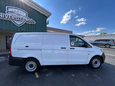Used 2016 Mercedes-Benz Metris image 2