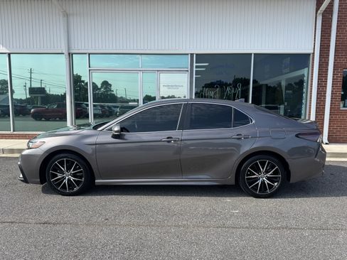 Used 2023 Toyota Camry SE FWD image 1