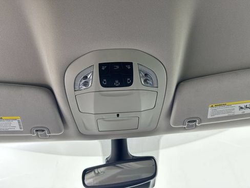 Used 2023 Chrysler Voyager LX FWD image 9