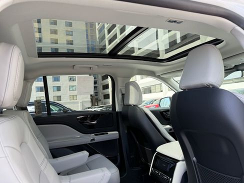 New 2026 Lincoln Aviator AWD image 10