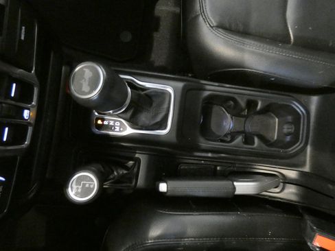 Used 2022 Jeep Wrangler Unlimited Sahara image 16