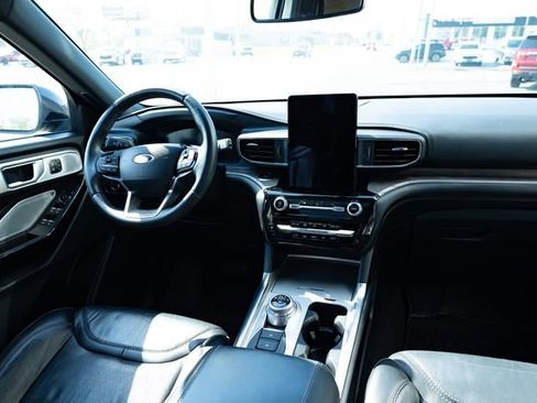 Used 2023 Ford Explorer Platinum w/ Technology Package image 25
