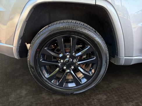 Used 2018 Jeep Grand Cherokee Altitude AWD/4WD image 40