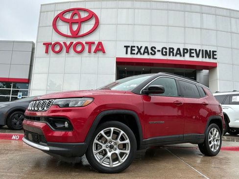 Used 2025 Jeep Compass Limited AWD/4WD image 2
