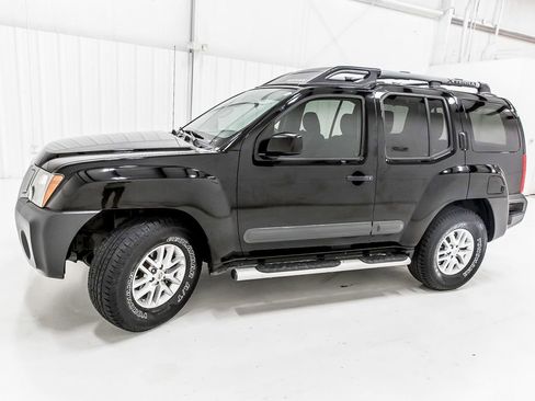 Used 2015 Nissan Xterra S w/ Value Package RWD image 3