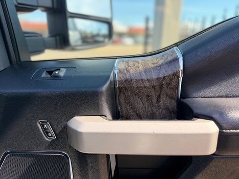 Used 2019 Ford F250 Lariat w/ Chrome Package image 37