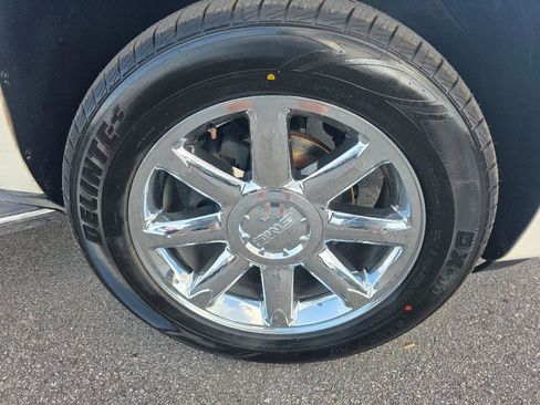 Used 2012 GMC Yukon XL Denali RWD image 23