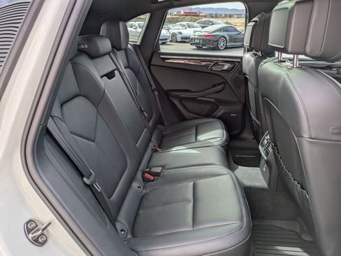 Certified 2025 Porsche Macan image 25