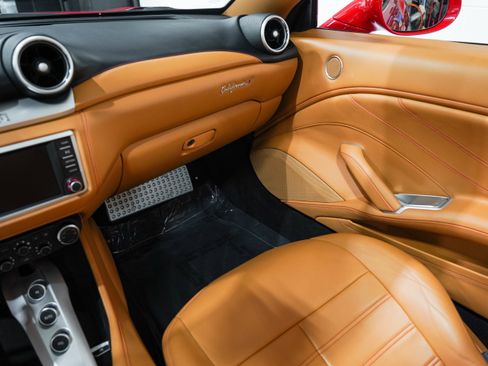 Used 2015 Ferrari California T RWD image 14