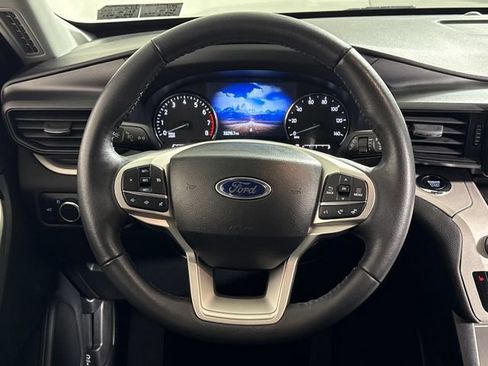 Used 2024 Ford Explorer XLT AWD/4WD image 26