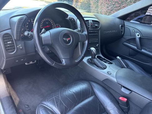 Used 2007 Chevrolet Corvette Coupe w/ Performance Package RWD image 10