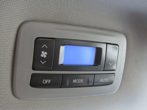 Used 2015 Toyota Sienna LE FWD image 30