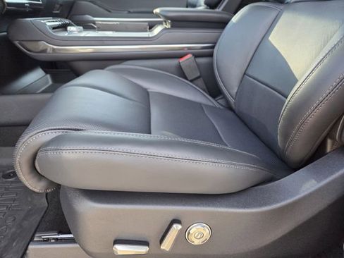 New 2025 Lincoln Navigator Reserve image 11