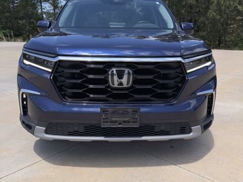 Used 2023 Honda Pilot Touring image 2