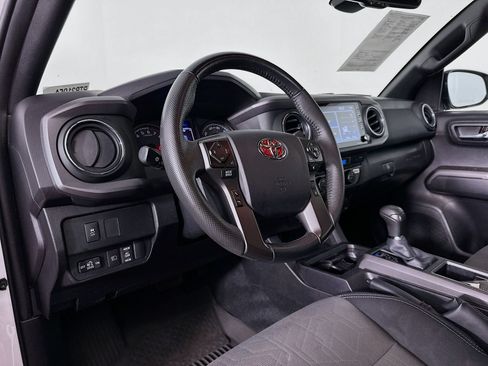 Used 2023 Toyota Tacoma TRD Off-Road w/ Black Out Package (TMS) AWD/4WD image 9