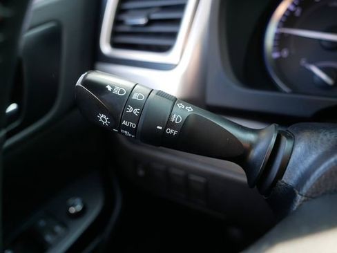 Used 2019 Toyota Highlander SE image 36