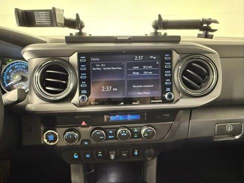 Used 2022 Toyota Tacoma TRD Off-Road w/ Technology Package image 28