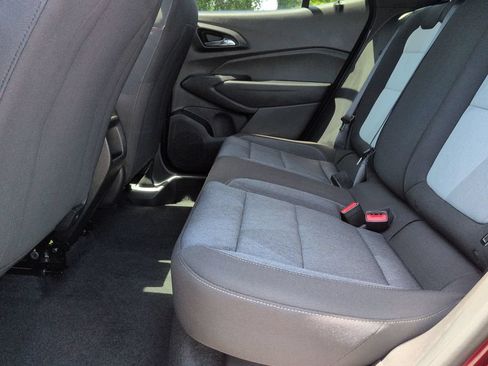 Certified 2024 Chevrolet Trax RS w/ Sunroof Package FWD image 20