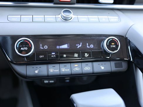 Used 2025 Hyundai Elantra SEL FWD image 24