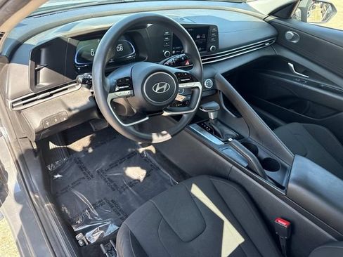 Used 2024 Hyundai Elantra SE FWD image 24