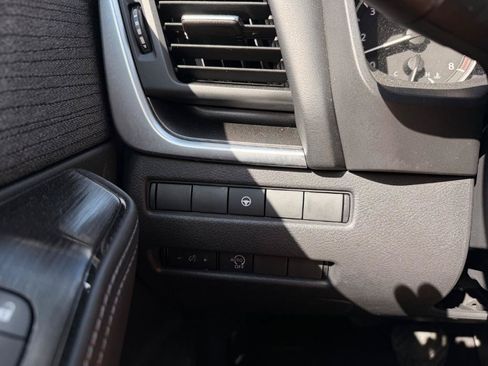 Used 2023 Nissan Rogue SV FWD image 10