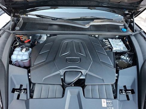 Certified 2025 Porsche Cayenne image 33